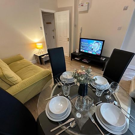 1-Bedroom Flat With Small Garden & Paid Parking In Finsbury Park, Highbury London Exterior foto