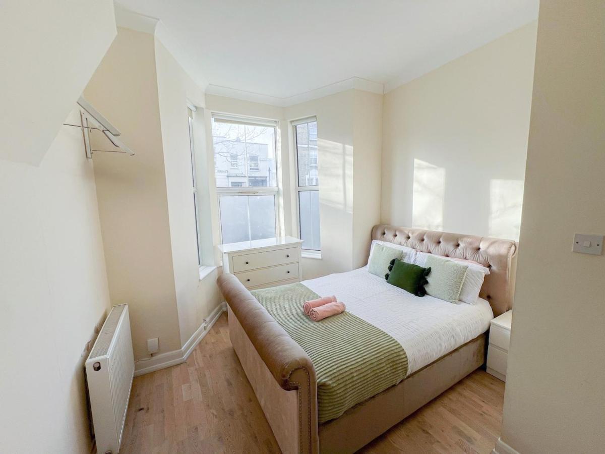 1-Bedroom Flat With Small Garden & Paid Parking In Finsbury Park, Highbury London Exterior foto
