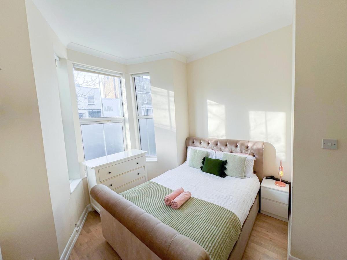 1-Bedroom Flat With Small Garden & Paid Parking In Finsbury Park, Highbury London Exterior foto
