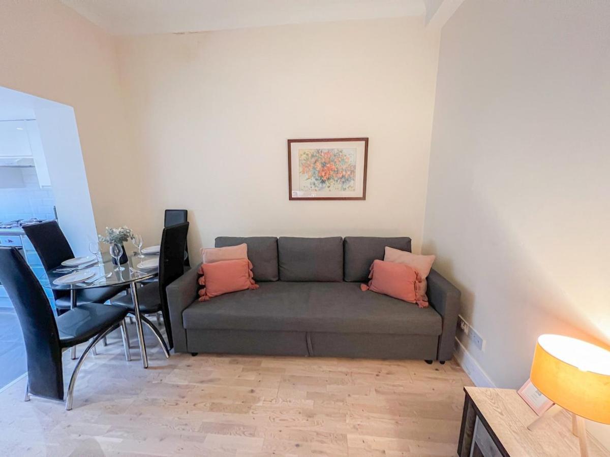 1-Bedroom Flat With Small Garden & Paid Parking In Finsbury Park, Highbury London Exterior foto